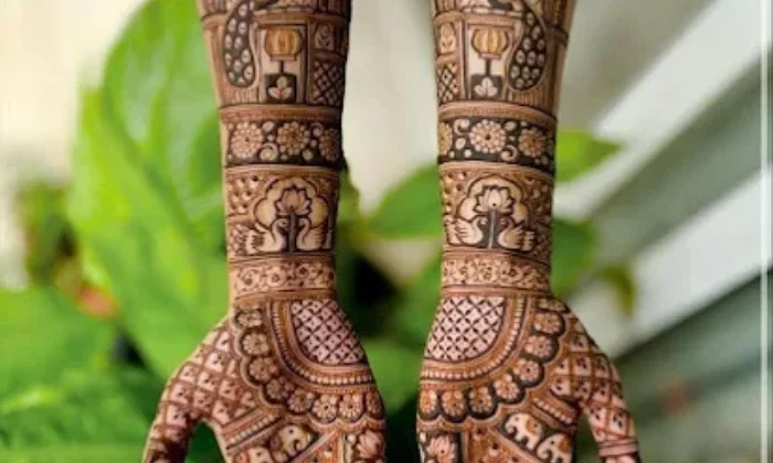 Mehndi artist  Varanasi